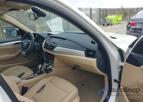 2015 BMW X1 xDrive28I z USA, uszkodzony, nr VIN WBAVL1C59FVY38384